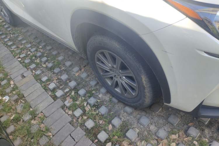 Used Lexus NX 2015 200 Front-Wheel Drive X-Trail SE Edition Right Front Wheel Hub