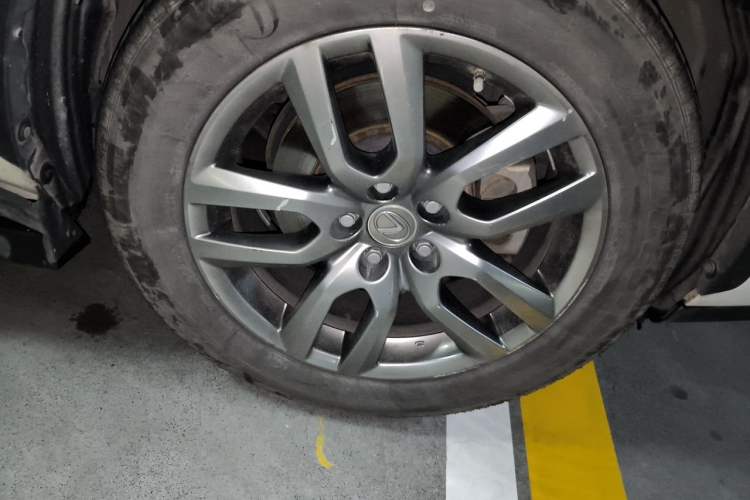 Used Lexus NX 2015 300h All-Wheel-Drive Fēngzhì Edition Right Front Wheel Hub
