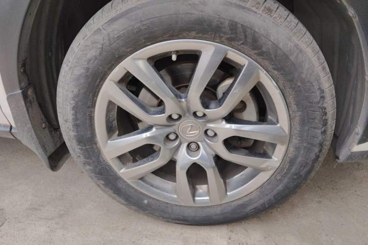 Used Lexus NX 2015 200T All-Wheel-Drive Fēngshàng Edition Right Front Wheel Hub