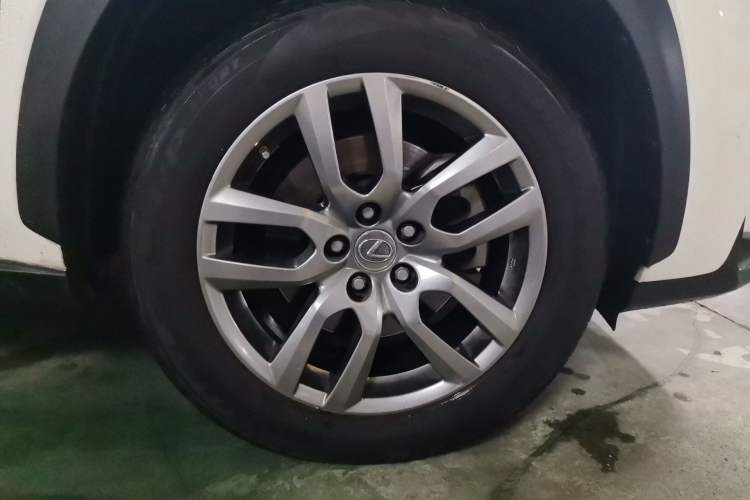 Used Lexus NX 2015 200T All-Wheel-Drive Fēngshàng Edition Right Front Wheel Hub