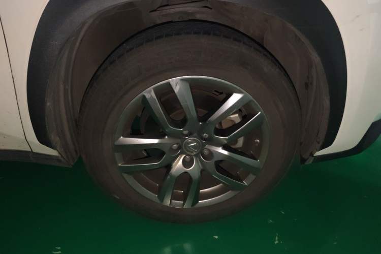 Used Lexus NX 2015 200T All-Wheel-Drive Fēngshàng Edition Right Front Wheel Hub