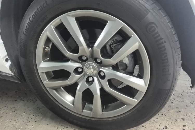 Used Lexus NX 2015 300h All-Wheel-Drive Fēngzhì Edition Right Front Wheel Hub