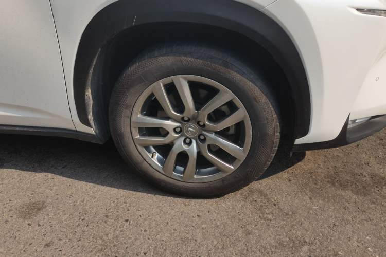 Used Lexus NX 2015 200T All-Wheel-Drive Fēngshàng Edition Right Front Wheel Hub