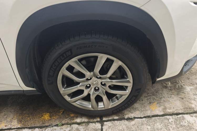 Used Lexus NX 2015 200T All-Wheel-Drive Fēngshàng Edition Right Front Wheel Hub