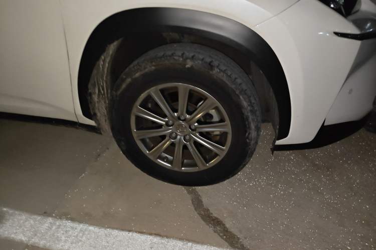 Used Lexus NX 2015 200 Front-Wheel Drive X-Trail SE Edition Right Front Wheel Hub