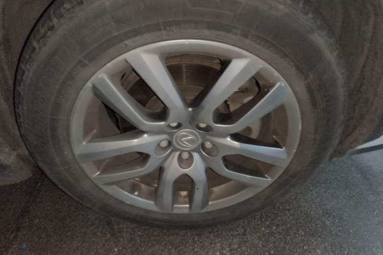 Used Lexus NX 2015 200T All-Wheel-Drive Fēngshàng Edition Right Front Wheel Hub