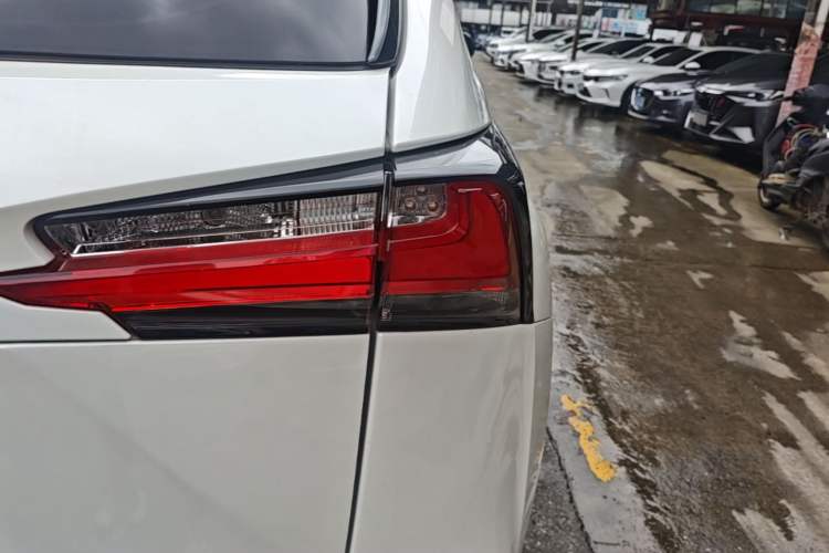 Used Lexus NX 2015 200 Front-Wheel Drive X-Trail SE Edition Right Rear Taillight