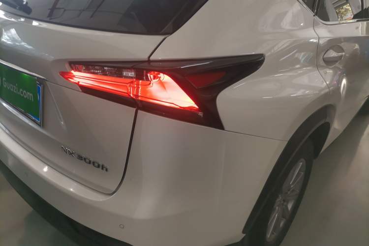 Used Lexus NX 2015 300h Front-Drive Fēngshàng Edition Right Rear Taillight