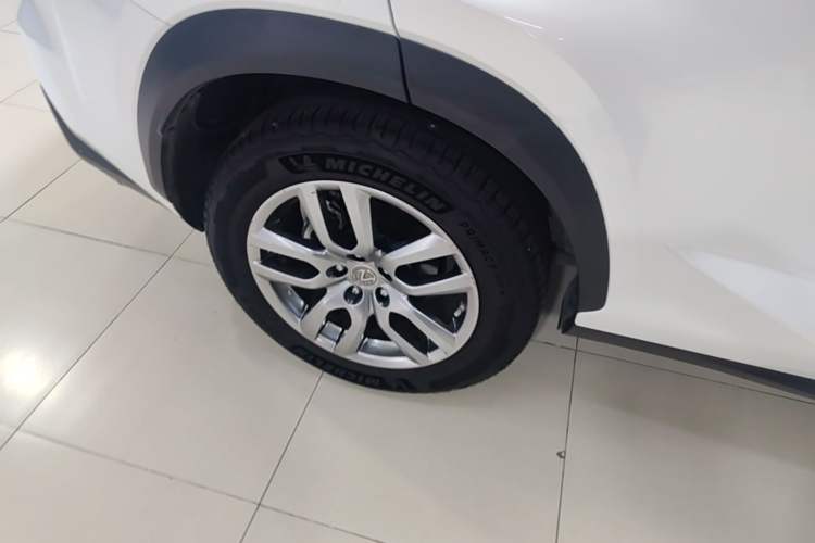 Used Lexus NX 2015 200T All-Wheel-Drive Fēngshàng Edition Right Rear Wheel Hub
