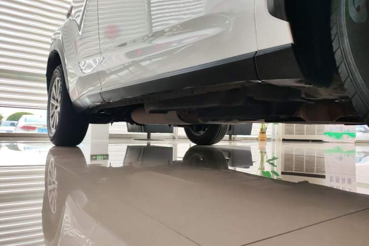 Used Lexus NX 2015 200 Front-Wheel Drive X-Trail SE Edition Right Side Sill