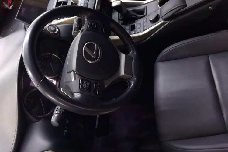 Used Lexus NX 2015 200T All-Wheel-Drive Fēngshàng Edition Steering Wheel