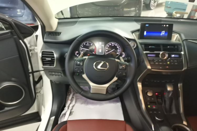 Used Lexus NX 2015 200T All-Wheel-Drive Fēngshàng Edition Steering Wheel