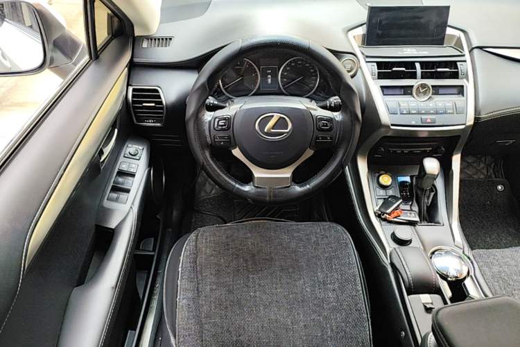 Used Lexus NX 2015 200 Front-Wheel Drive X-Trail SE Edition Steering Wheel