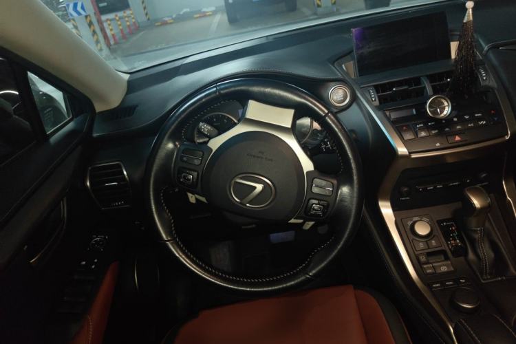 Used Lexus NX 2015 200T All-Wheel-Drive Fēngshàng Edition Steering Wheel