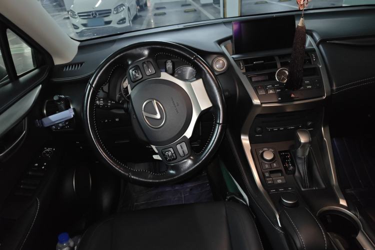 Used Lexus NX 2015 200T All-Wheel-Drive Fēngshàng Edition Steering Wheel