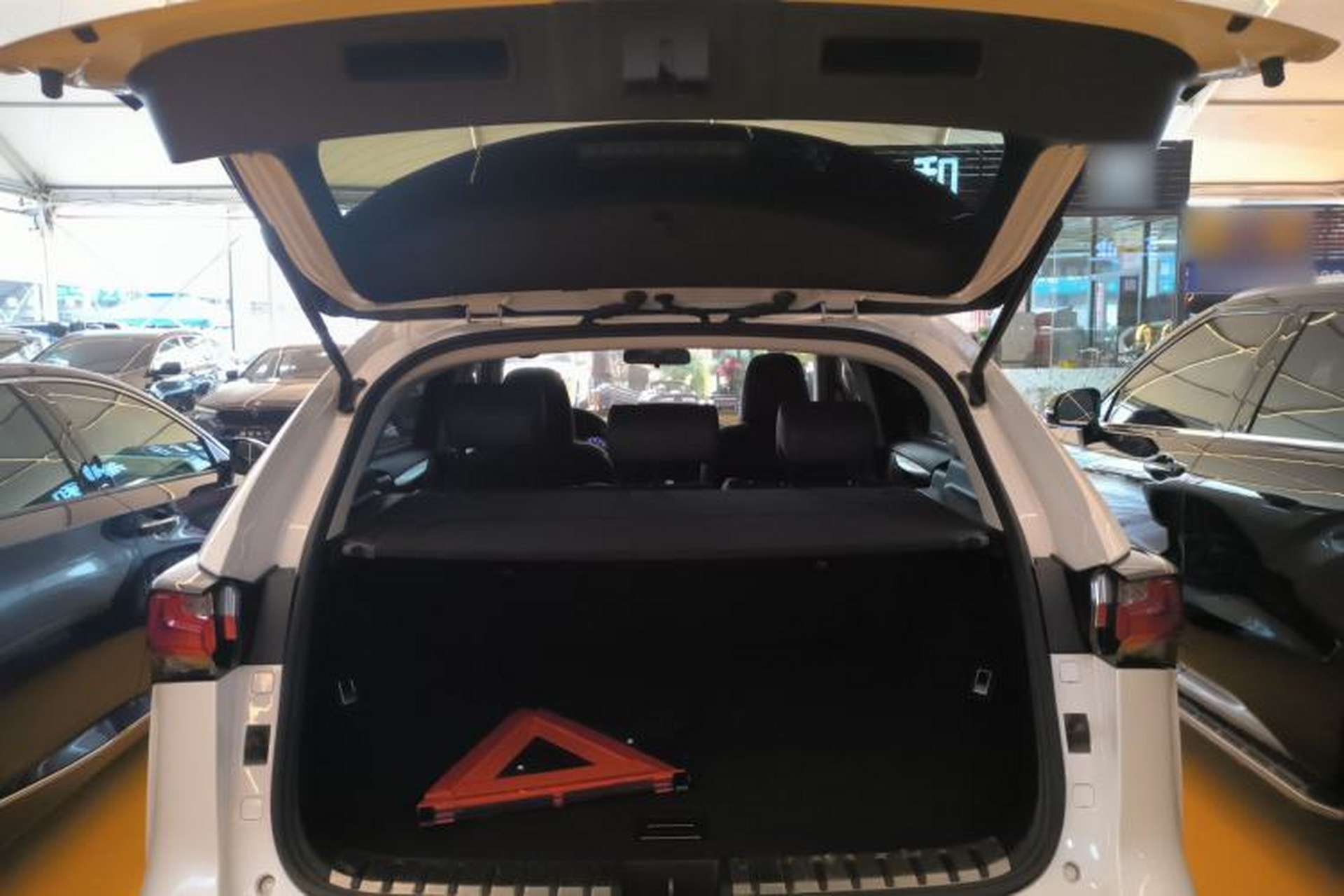Used Lexus NX 2015 200T All-Wheel-Drive Fēngshàng Edition Trunk