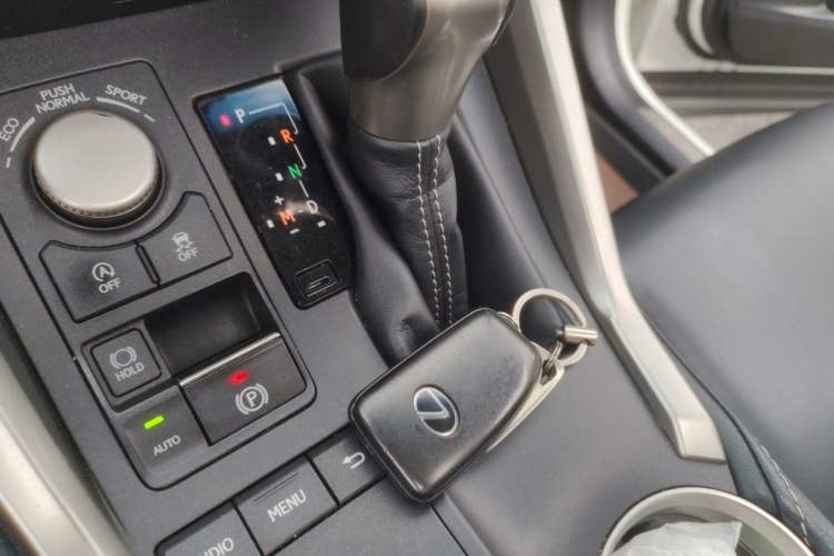 Used Lexus NX 2015 200T All-Wheel-Drive Fēngshàng Edition Vehicle Key