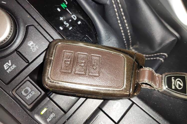 Used Lexus NX 2015 300h Front-Drive Fēngshàng Edition Vehicle Key