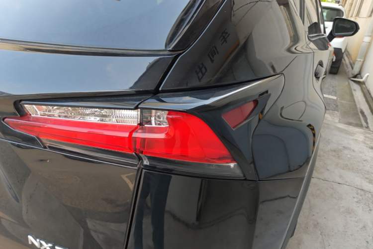 Used Lexus NX 2016 200 All-Wheel Drive FENGSHANG Version Right Rear Taillight