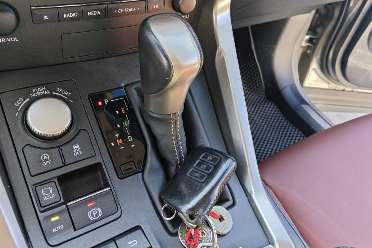 Used Lexus NX 2016 200 All-Wheel Drive FENGSHANG Version Gear Lever