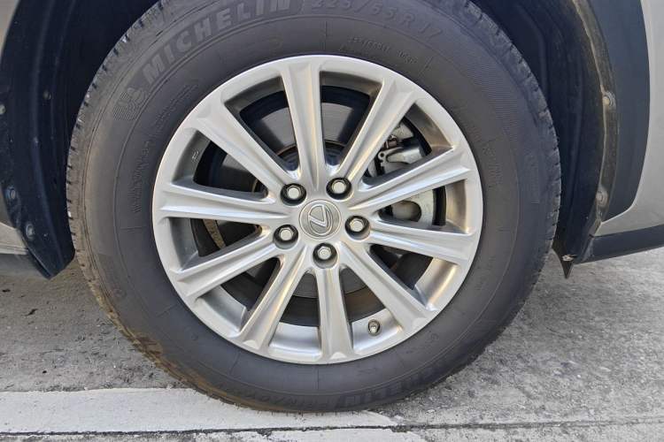 Used Lexus NX 2016 200 All-Wheel Drive FENGSHANG Version Right Front Wheel Hub