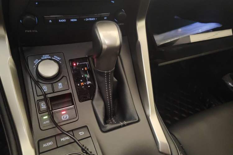 Used Lexus NX 2016 200 All-Wheel Drive FENGSHANG Version Gear Lever