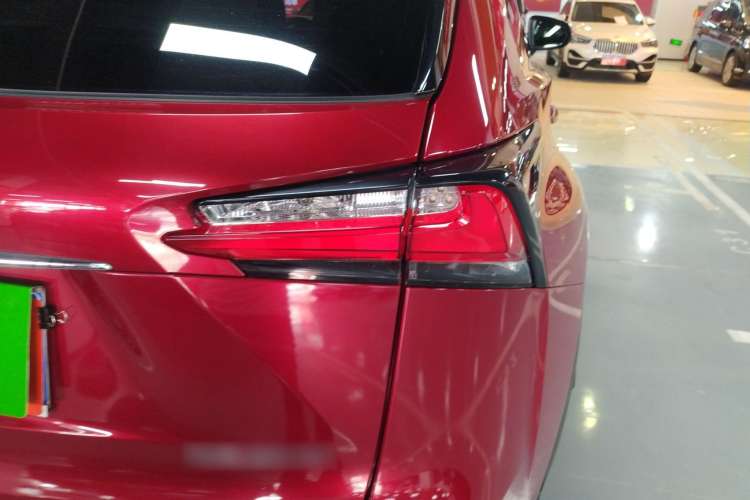 Used Lexus NX 2016 200 All-Wheel Drive FENGSHANG Version Right Rear Taillight