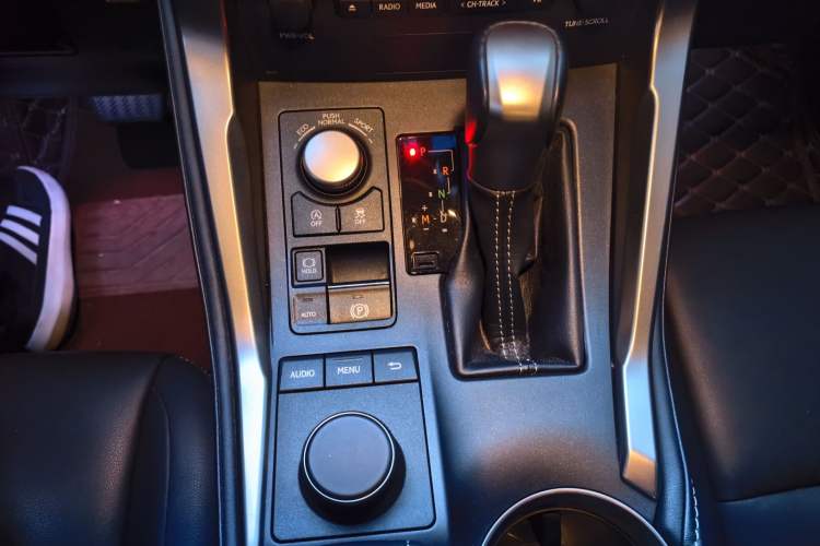 Used Lexus NX 2016 200 All-Wheel Drive FENGSHANG Version Gear Lever