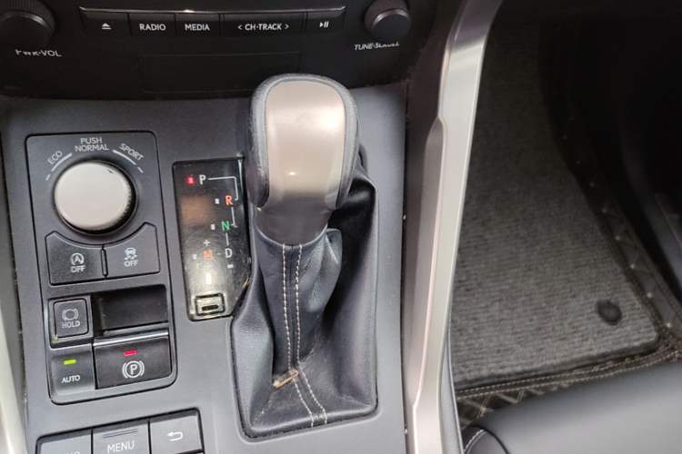 Used Lexus NX 2016 200 All-Wheel Drive FENGSHANG Version Gear Lever