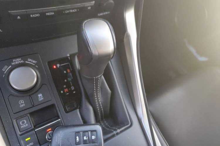 Used Lexus NX 2016 200 All-Wheel Drive FENGSHANG Version Gear Lever