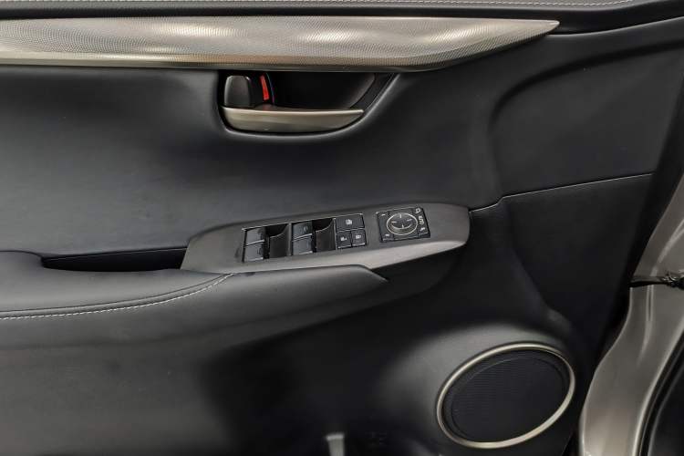 Used Lexus NX 2016 200 All-Wheel Drive FENGSHANG Version Interior 10