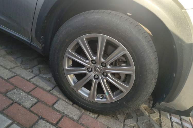 Used Lexus NX 2016 200 All-Wheel Drive FENGSHANG Version Right Front Wheel Hub