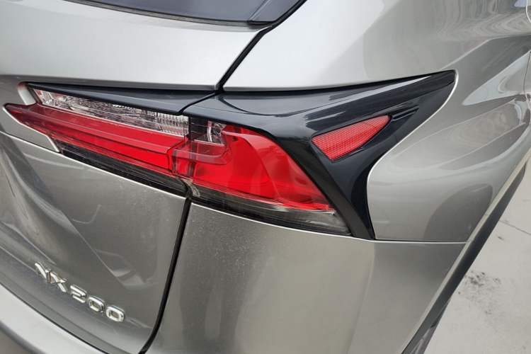 Used Lexus NX 2016 200 All-Wheel Drive FENGSHANG Version Right Rear Taillight