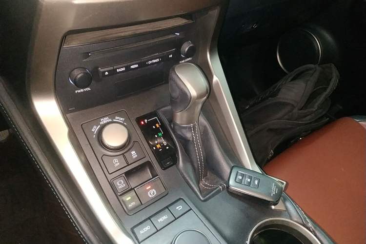 Used Lexus NX 2016 200 All-Wheel Drive FENGSHANG Version Gear Lever