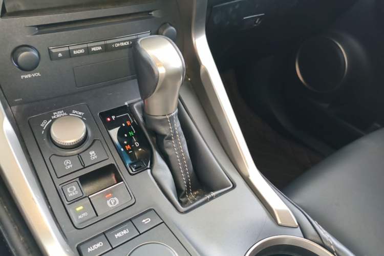 Used Lexus NX 2016 200 All-Wheel Drive FENGSHANG Version Gear Lever