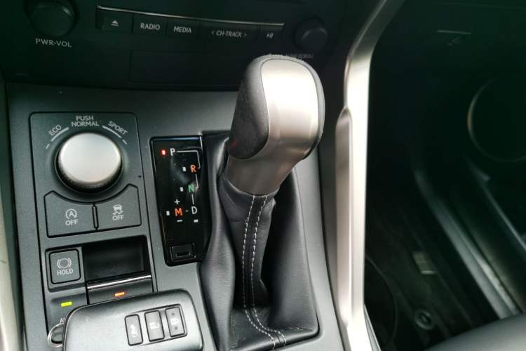 Used Lexus NX 2016 200 All-Wheel Drive FENGSHANG Version Gear Lever