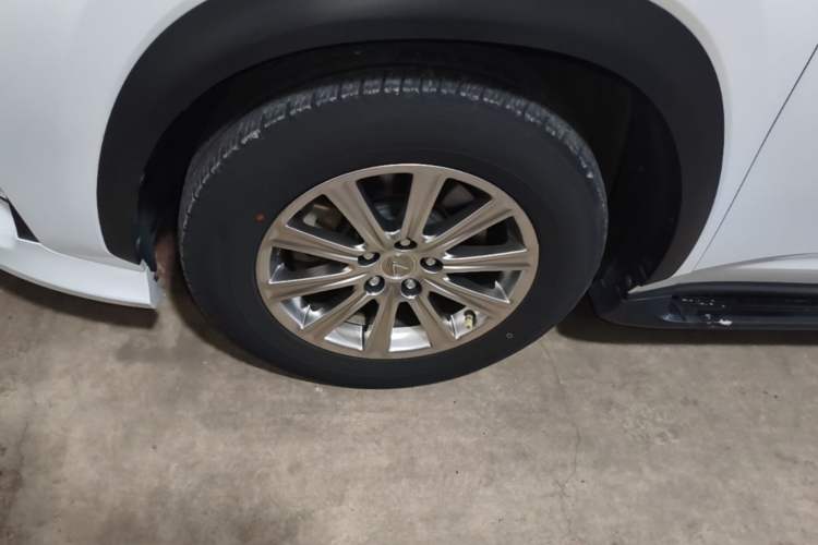 Used Lexus NX 2016 200 All-Wheel Drive FENGSHANG Version Left Front Wheel Hub