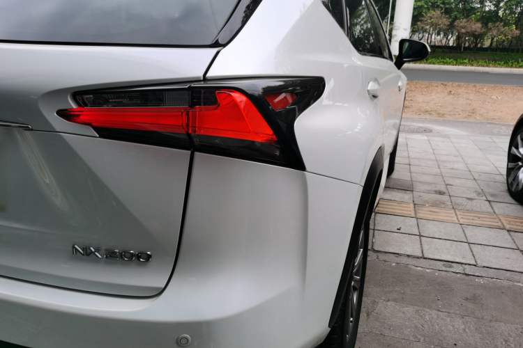 Used Lexus NX 2016 200 All-Wheel Drive FENGSHANG Version Right Rear Taillight