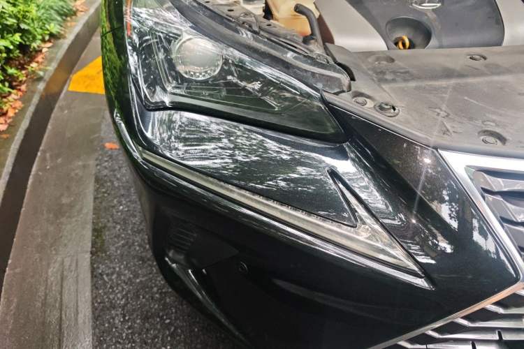 Used Lexus NX 2017 200 Front-Wheel-Drive X-Trail SE Edition Right Front Headlight