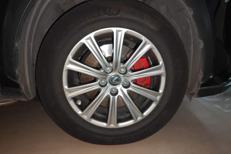 Used Lexus NX 2017 300h Front-Drive FENGSHANG Edition Right Front Wheel Hub