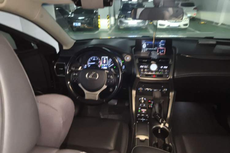Used Lexus NX 2017 300 Front-Wheel-Drive Limited Edition Steering Wheel