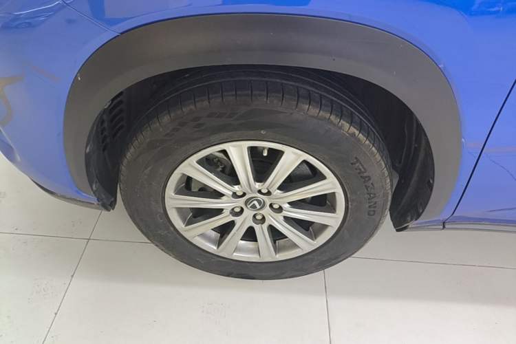 Used Lexus NX 2017 300 Front-Wheel-Drive Limited Edition Exterior 4