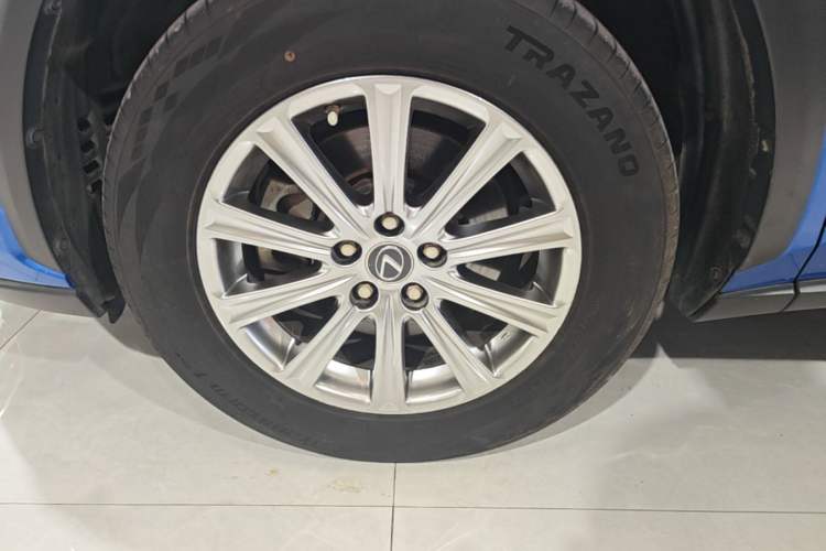 Used Lexus NX 2017 300 Front-Wheel-Drive Limited Edition Left Front Wheel Hub