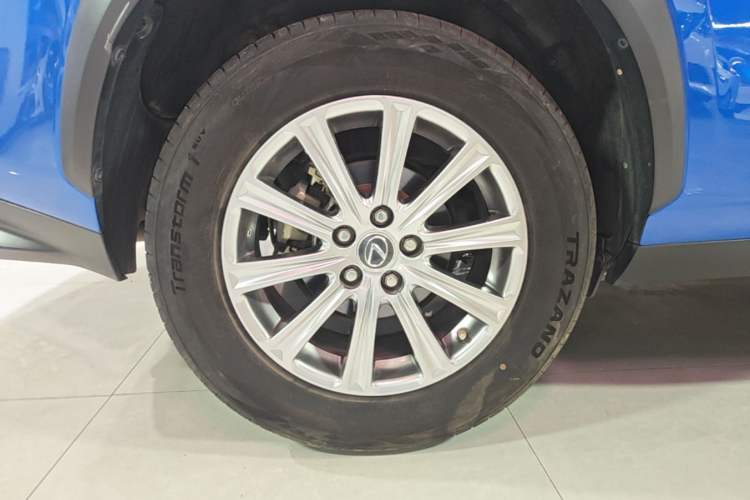 Used Lexus NX 2017 300 Front-Wheel-Drive Limited Edition Right Rear Wheel Hub