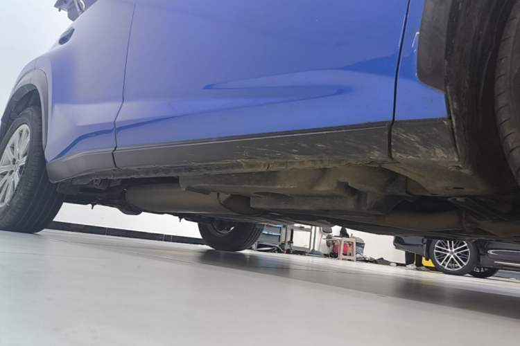 Used Lexus NX 2017 300 Front-Wheel-Drive Limited Edition Right Side Sill
