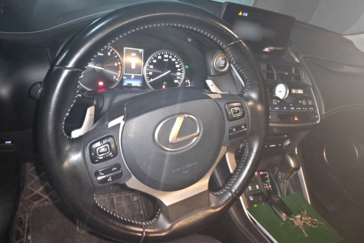 Used Lexus NX 2017 300 Front-Wheel-Drive Limited Edition Steering Wheel