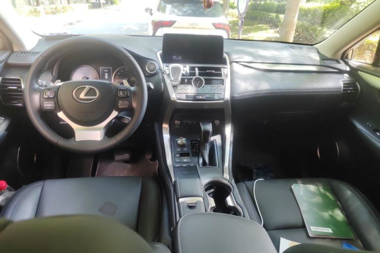 Used Lexus NX 2017 300 Front-Wheel-Drive Limited Edition Center Console