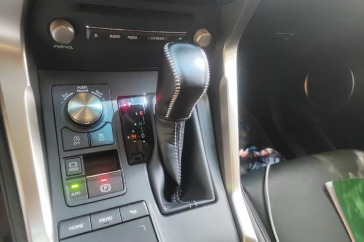 Used Lexus NX 2017 300 Front-Wheel-Drive Limited Edition Gear Lever