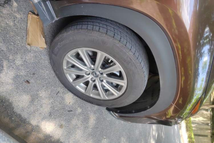 Used Lexus NX 2017 300 Front-Wheel-Drive Limited Edition Right Front Wheel Hub
