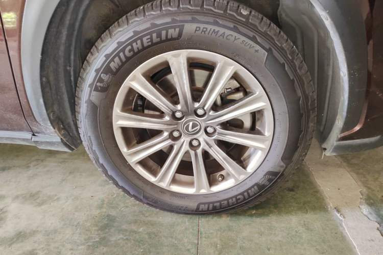 Used Lexus NX 2017 300 Front-Wheel-Drive Limited Edition Right Front Wheel Hub